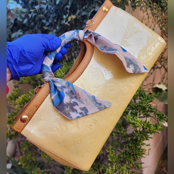 Authentic Louis Vuitton Roxbury Drive - Picture 3 of 16